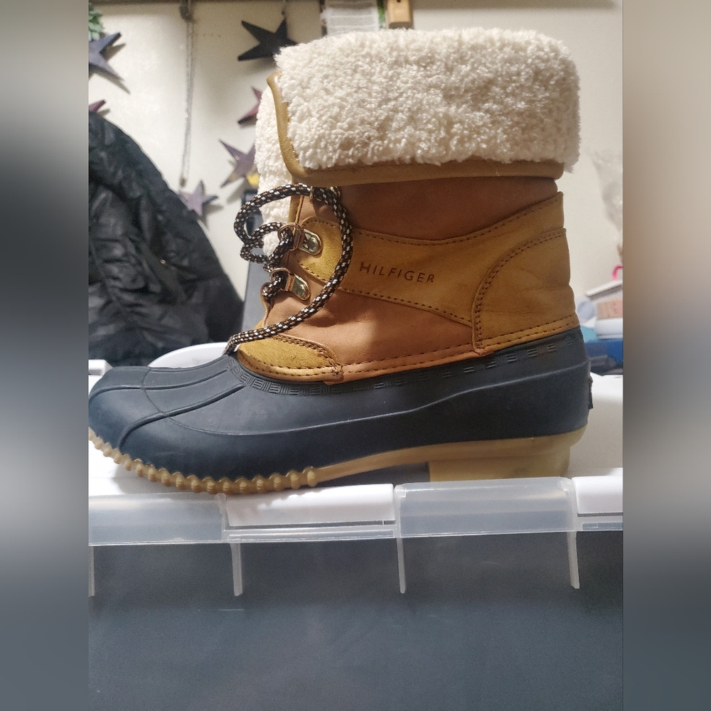 Tommy Hilfiger Boots 9 Womens Duck Snow Rain Shearling Winter Outdoor